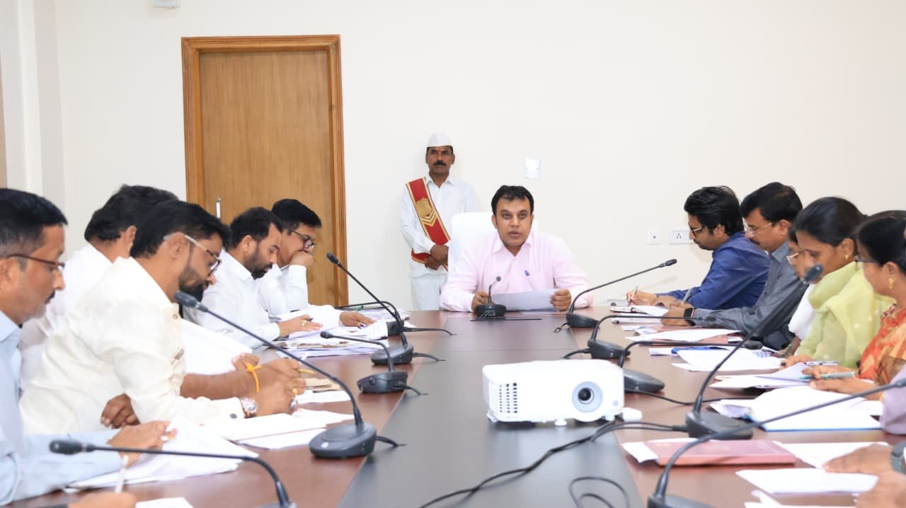 మార్చ్ 17 జనగాం   అధికారులు పారదర్శకంగా  పని చేయాలి   విధులు, బాధ్యత లను  విస్మరించవద్దు   జిల్లా కలెక్టర్ సందీప్ కుమార్ ఝా 